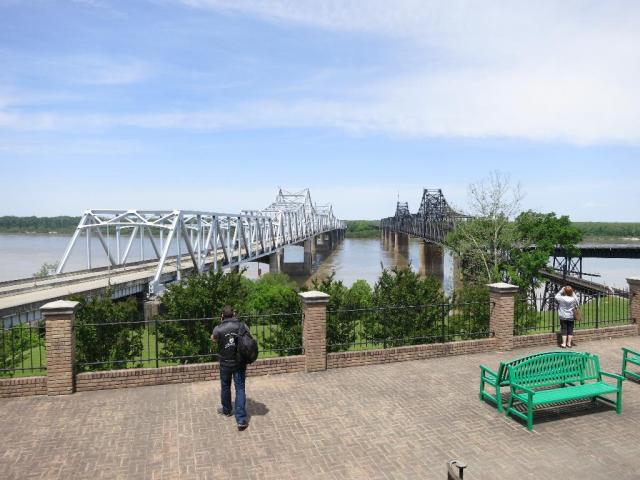 A stop in Vicksburg on the way to Clarksdale and a last look across the Mississippi.